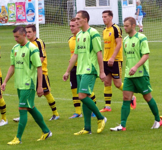Piłkarzy Stali Stalowa Wola (od lewej w zielonych koszulkach Michał Michałek, Tomasz Płonka, Adrian Bartkiewicz) czeka mecz na wyjeździe z Rakowem Częstochowa.