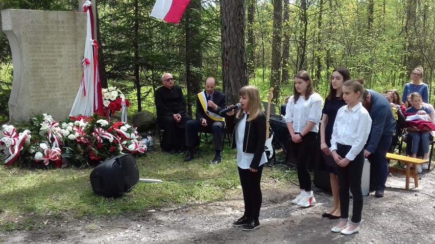 Podczas uroczystości patriotycznych w Piekle uczczono pamięć ofiar zbrodni hitlerowskiej [ZDJĘCIA] 