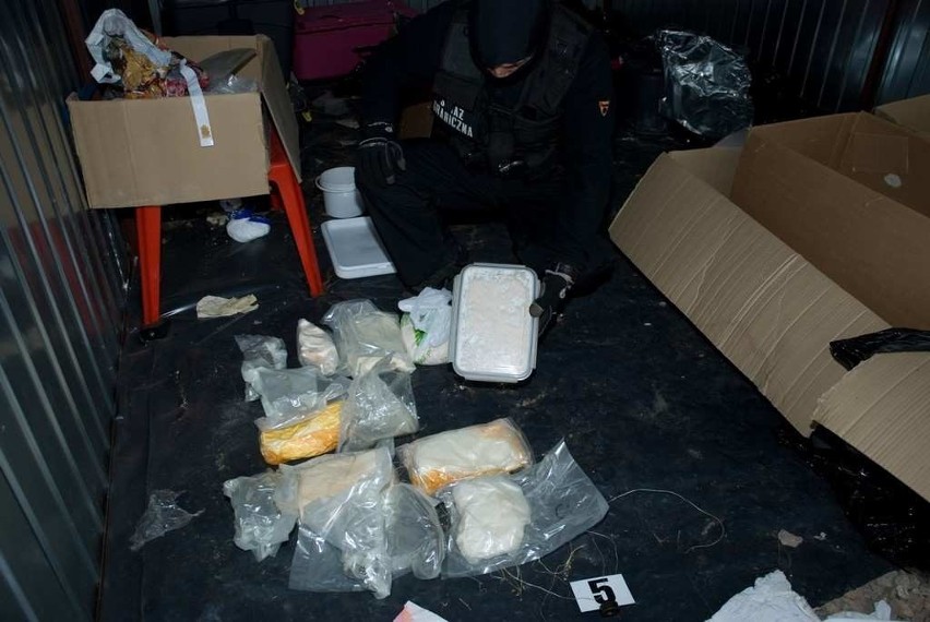 Kraków: Pogranicznicy przechwycili 18 kg narkotyków [ZDJĘCIA]