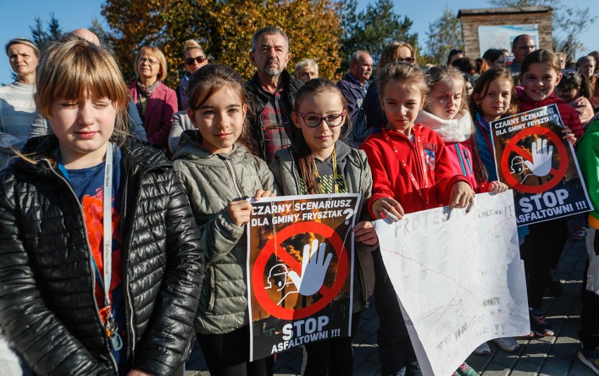 Tak wyglądał protest mieszkańców Frysztaka przeciwko budowie...