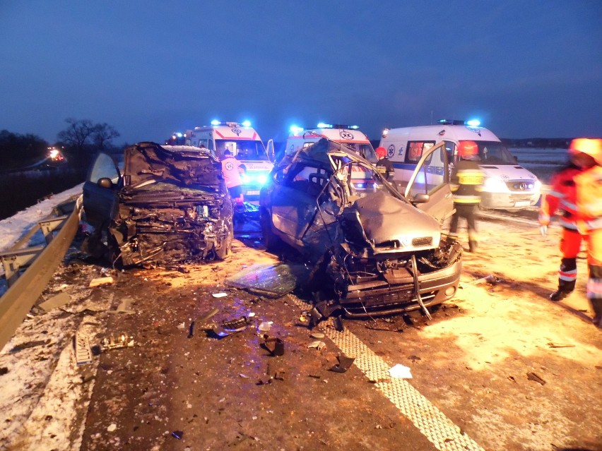 Wypadek na obwodnicy Kocka: Jedna osoba nie żyje po zderzeniu samochodów (ZDJĘCIA, WIDEO)