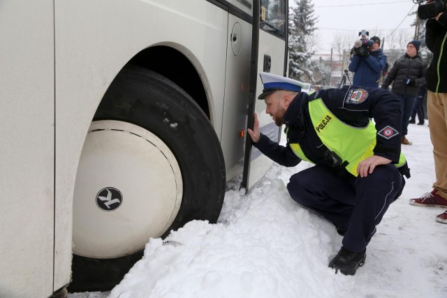 Żeby poprosić o kontrolę wyjeżdżającego na zimowisko autokaru, trzeba zgłosić się do policjantów drogówki z co najmniej 24-godzinnym wyprzedzeniem