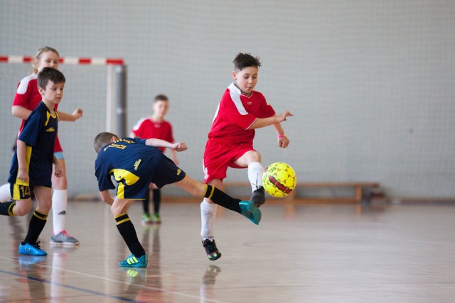W niedzielę (11 marca) w hali sportowej w Dębnicy Kaszubskiej odbył się turniej młodych piłkarzy. Rywalizowały ze sobą drużyny ze Słupska i regionu.