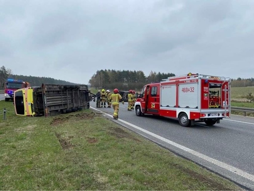 Groźnie wyglądający wypadek na drodze ekspresowej S8 Wrocław...