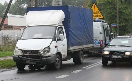 Wypadek na Szczecińskiej, kobietę przejechało własne auto (wideo)