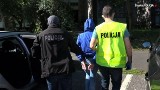 Śląscy policjanci rozpracowali grupę przestępcza obracającą fikcyjnymi towarami za ponad 63 mln zł. Zarzucono im łączenie 22 przestępstwa 