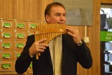 Ponad 100 osób na koncercie Olega Dowgala w pińczowskiej bibliotece