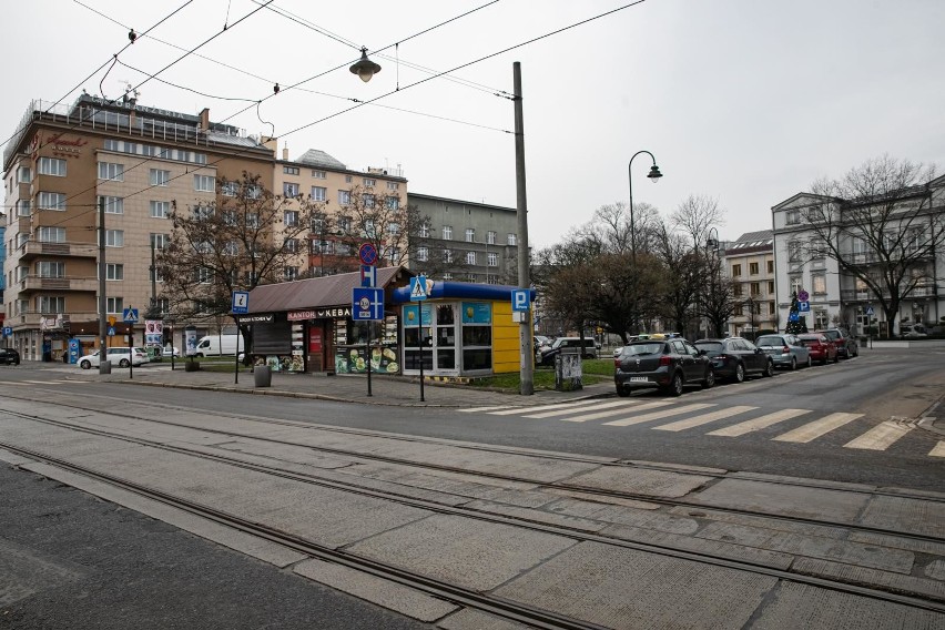 Plac Kossaka ma być bardziej zielony i uporządkowany. Znikną...