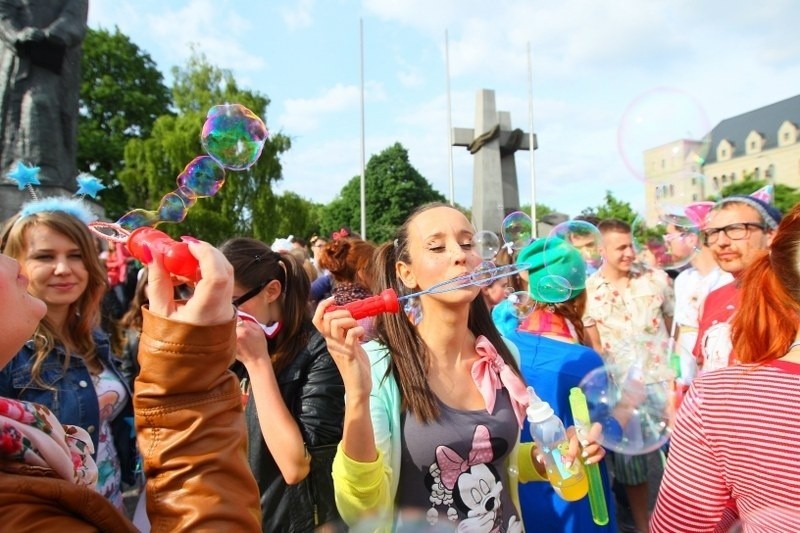 Marsz studentów na rozpoczęcie Juwenaliów w Poznaniu.