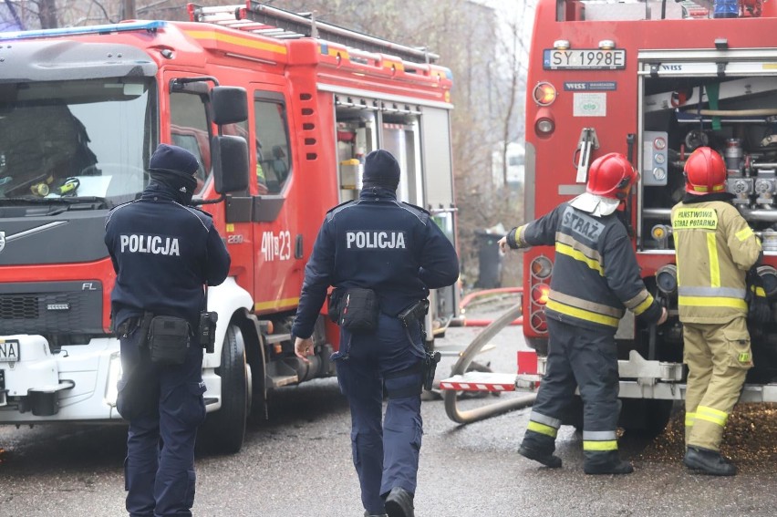 Niestety strażacy znaleźli w mieszkaniu ciało mężczyzny......