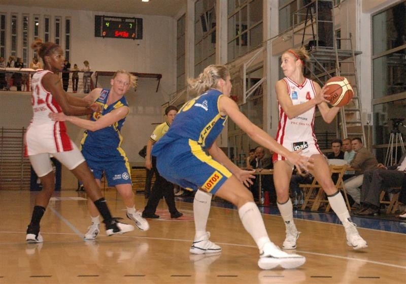 Koszykówka, ekstraklasa kobiet. Odra Brzeg-Lotos Gdynia...