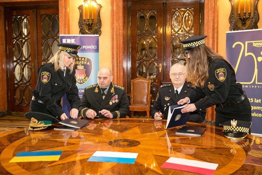 Krakowscy strażnicy miejscy wyszkolą Ukraińców [ZDJĘCIA, WIDEO]