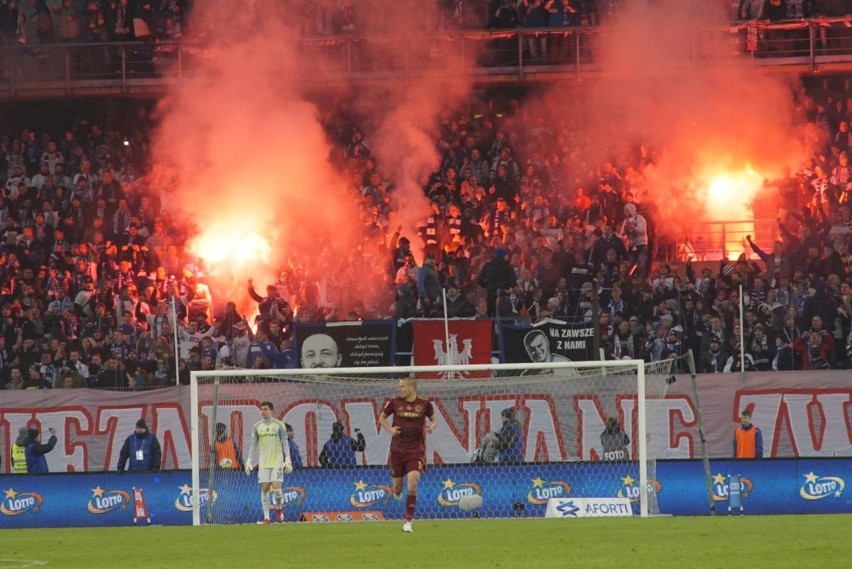 Podczas sobotniego meczu Lech Poznań - Legia Warszawa (2:0)...