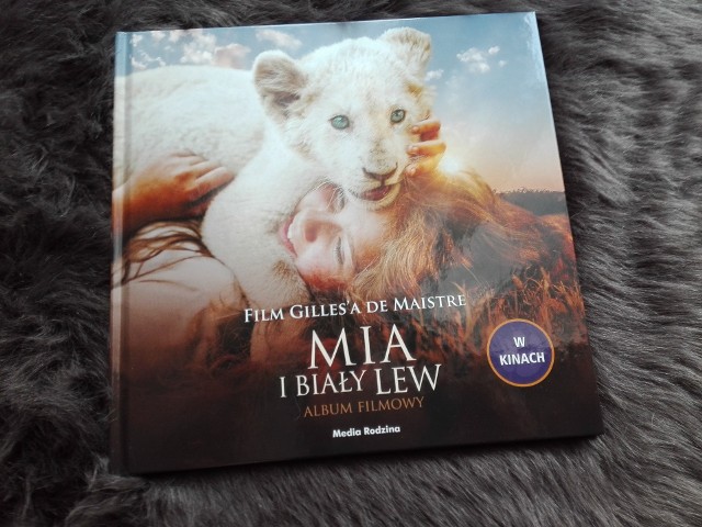 Film „Mia i biały lew” wszedł do kin. Media Rodzina wydała jego książkowe adaptacje