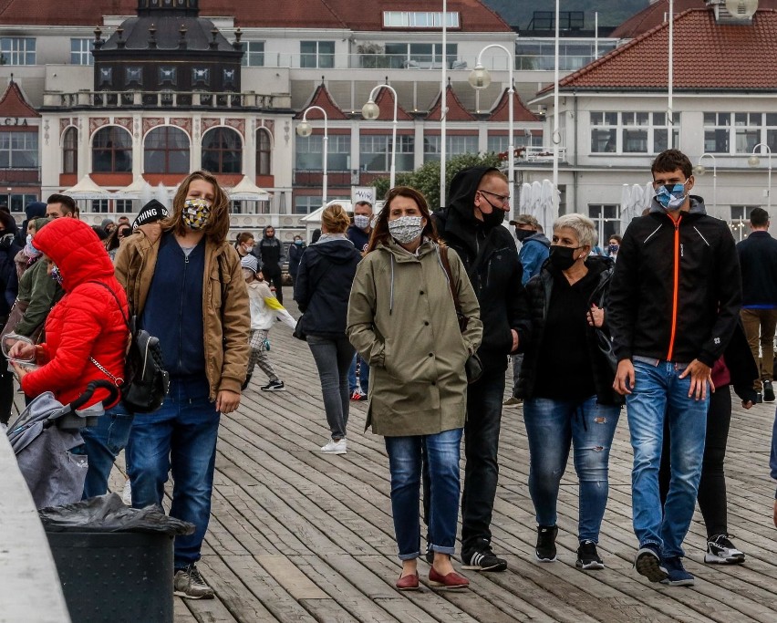 Czy jeszcze w maju noszenie maseczek na świeżym powietrzu...