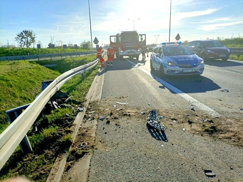 Mercedes zajechał drogę oplowi podczas zmiany pasa ruchu