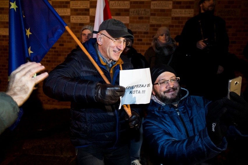 Kraków. Zablokowali politykom PiS-u wjazd na Wawel [ZDJĘCIA, WIDEO]