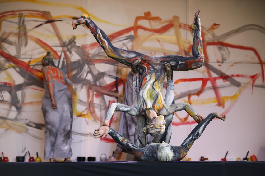 Niezwykłe żywe obraz stworzone przez Art Color Ballet w ArtSferze Muzeum Narodowego 