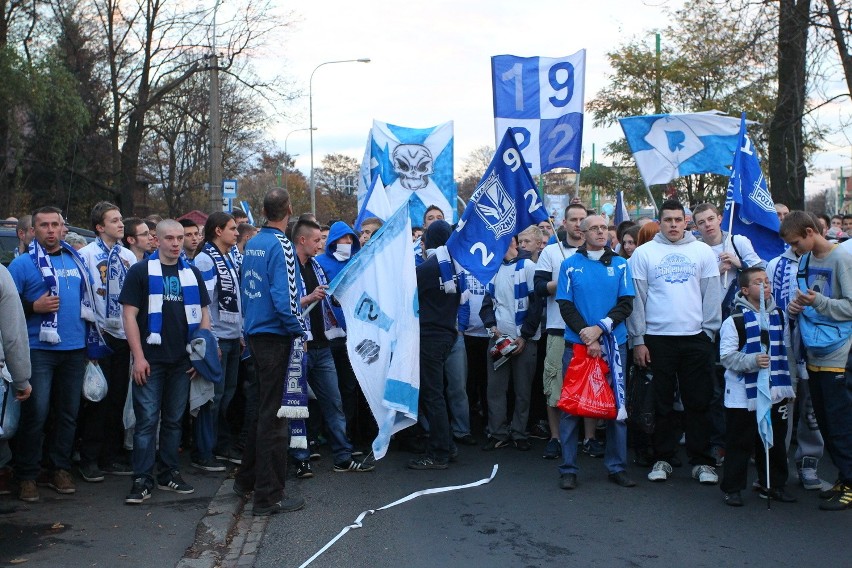 Kibice Lecha Poznań idą ulicami miasta na stadion!