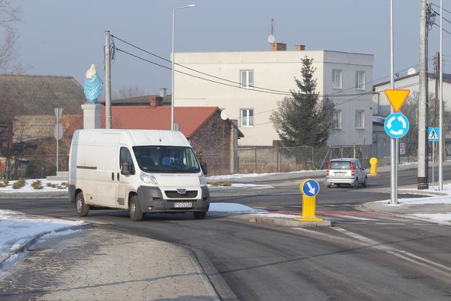 Chociaż rondo zostało oddane do użytku w styczniu, wciąż nie działa na nim oświetlenie