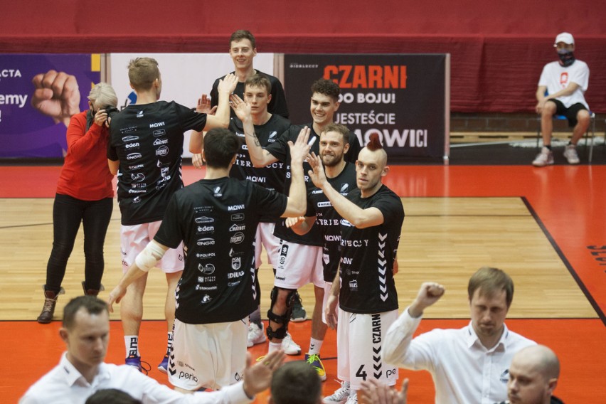 Pewna wygrana koszykarzy ze Słupska. Sierleccy Czarni - WKK Wrocław 89:76 [ZDJĘCIA]