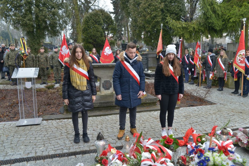 Uroczystość na Cmentarzu Katedralnym w Sandomierzu w 78 rocznicę przekształcenia Związku Walki Zbrojnej w Armię Krajową (NOWA GALERIA ZDJĘĆ)