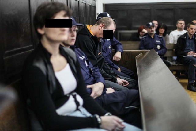 Sąd okręgowy skazał Krzysztofa K. na dożywotnie pozbawienie wolności, zaś Martę K. na 9 lat więzienia
