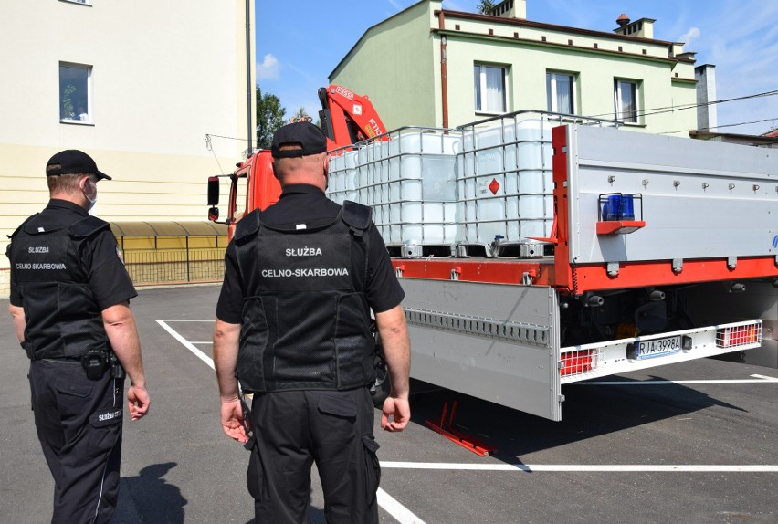 28 tys. litrów alkoholu od Krajowej Administracji Skarbowej na walkę z koronawirusem na Podkarpaciu [ZDJĘCIA]