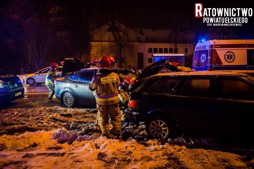 Ełk. Pijany kierowca uszkodził trzy auta na parkingu