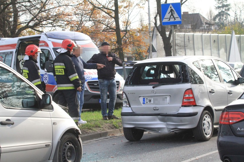 Trzy mercedesy zderzyły się na mostach Jagiellońskich