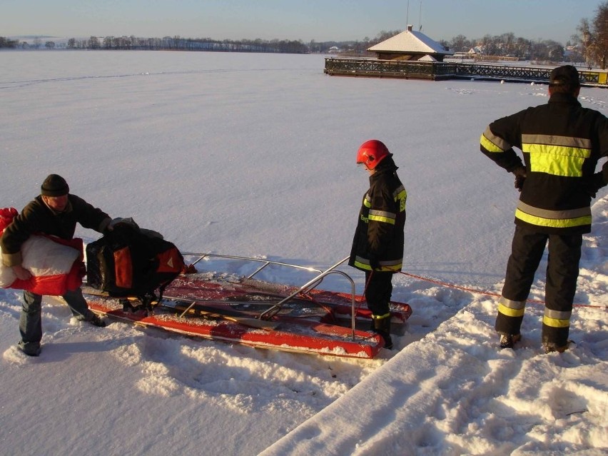 Paralotniarz spadl do Jeziora Elckiego - akcja ratunkowa