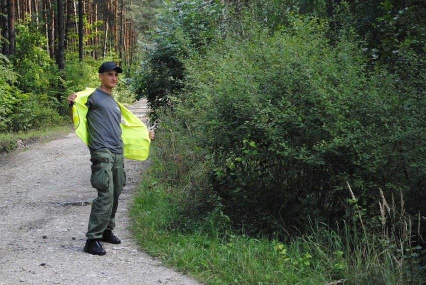 Lubelska pielgrzymka do Częstochowy. Pątnicy odpoczywają w lesie. Zobacz zdjęcia! 