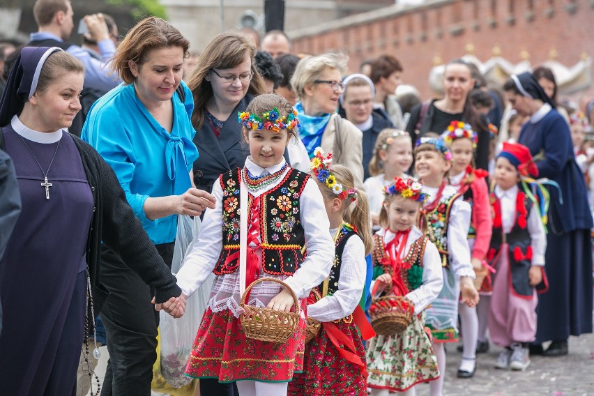 Kraków. Procesja Bożego Ciała przeszła ulicami miasta [ZDJĘCIA, WIDEO]