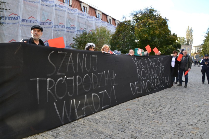 Prezydent Andrzej Duda złożył wieniec pod Pomnikiem...