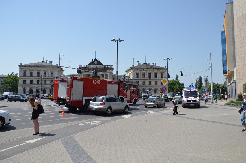 Wrocław: Wypadek u zbiegu Podwala i pl. Orląt Lwowskich (ZDJĘCIA)