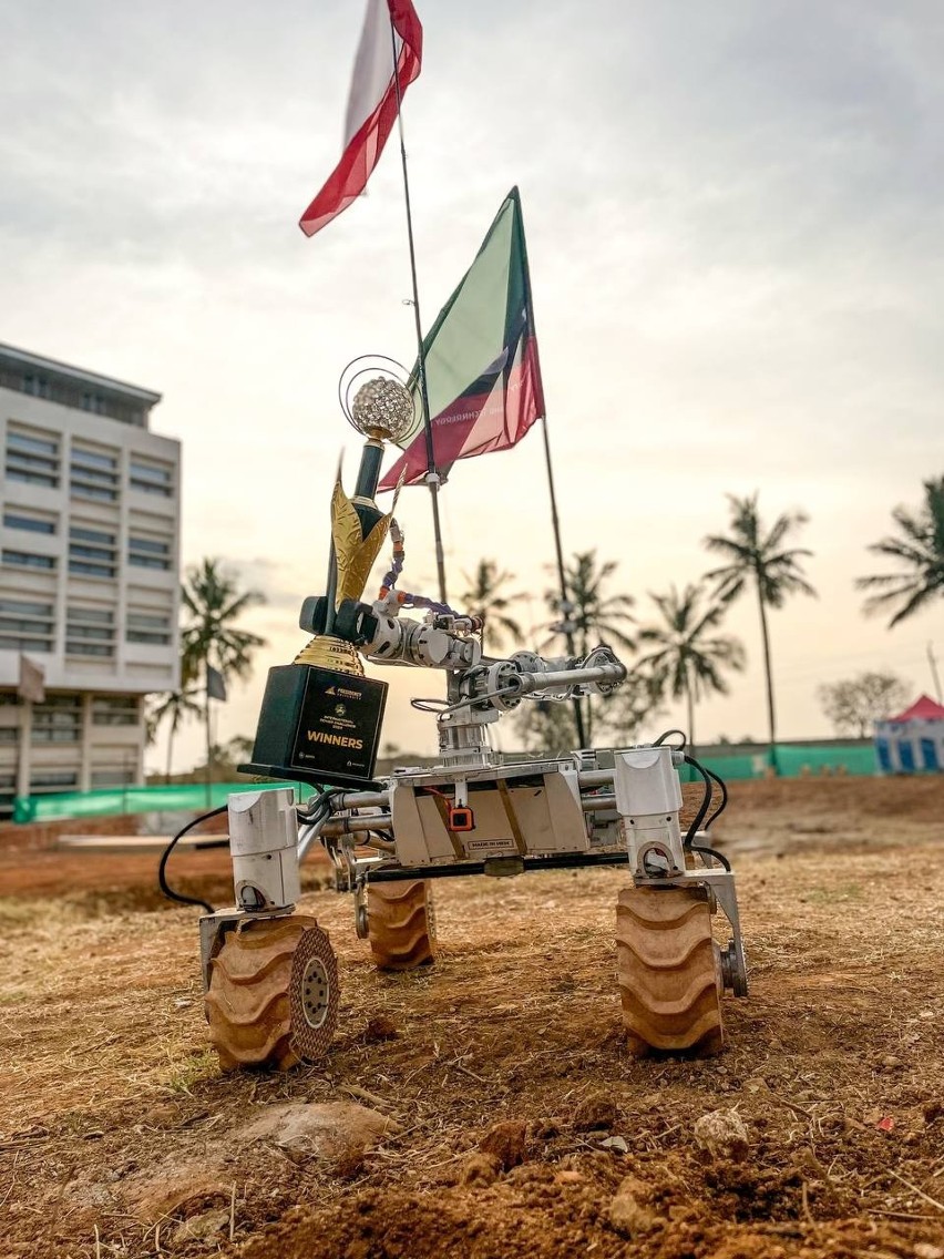 AGH Space Systems na International Rover Challenge 2023 w...