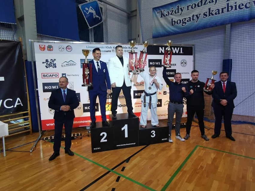  Mnóstwo medali dla zawodników Klubu Karate Kyokushin Chikara z Kielc na turnieju w Limanowej [ZDJĘCIA]