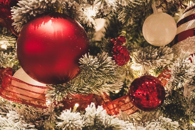 Poważne, firmowe, tradycyjne życzenia i świąteczne obrazki na Boże Narodzenie 2023.