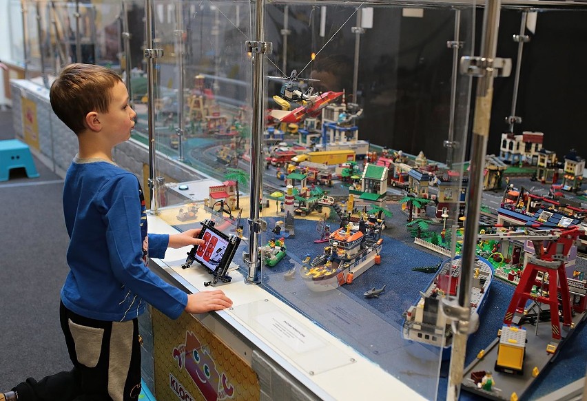 Wystawa robotów z klocków LEGO na Mikołajskiej [ZDJĘCIA] 