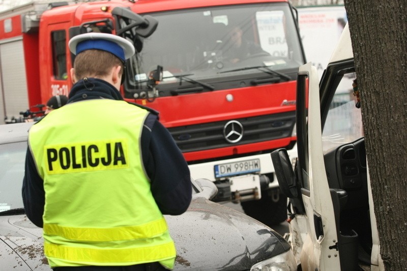 Wrocław: Wypadek na Kowalskiej. Dwie osoby ranne (ZDJĘCIA)