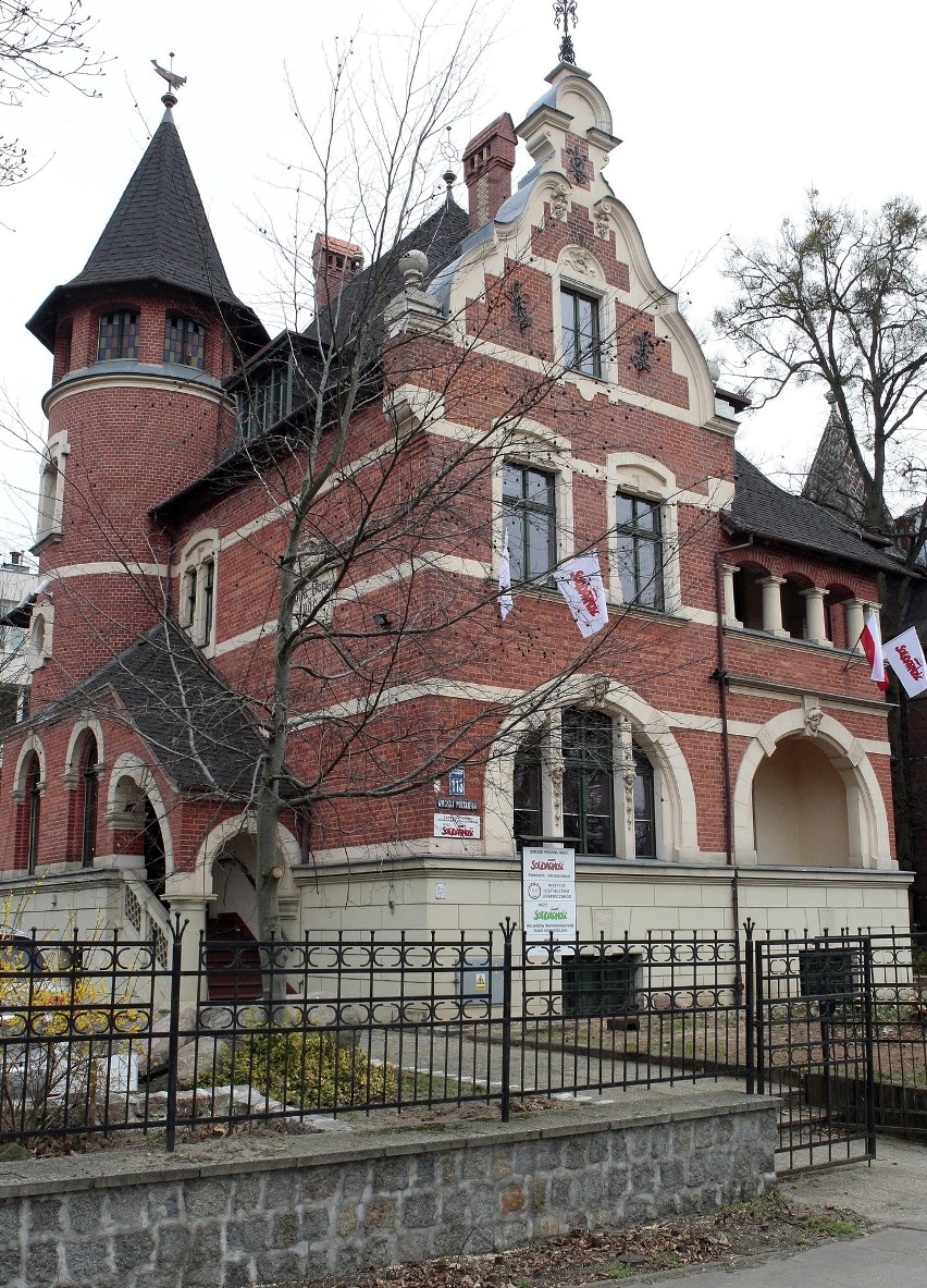 Pomnik Lecha Kaczyńskiego w Szczecinie. "Lenno Brudzińskiego na urodziny Kaczyńskiego"