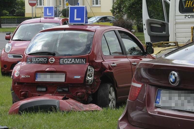 BMW wjechało w egzaminacyjną "elkę". Są poszkodowani [zdjęcia]