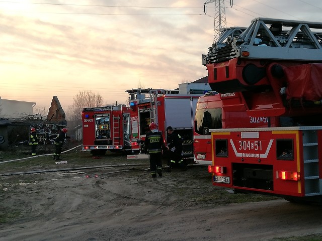 Pożar pustostanu przy Zakładowej na Olechowie w Łodzi