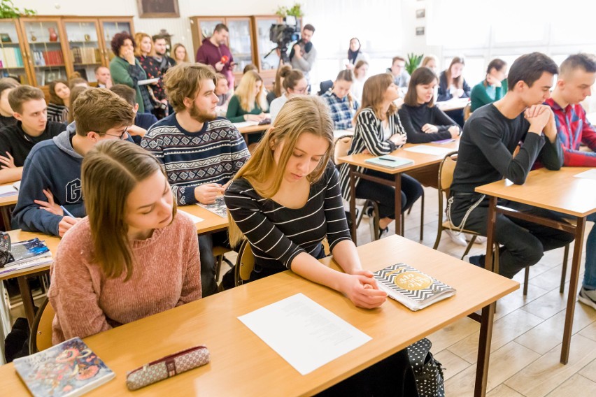 Lekcja o mowie nienawiści w I LO w Białymstoku. Przeciw złu ukrytemu w słowie (zdjęcia)