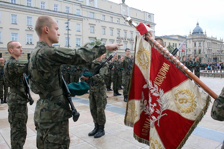 Obrona Terytorialna w woj. lubelskim. 2. Brygada złożyła ślubowanie na placu Litewskim (ZDJĘCIA)