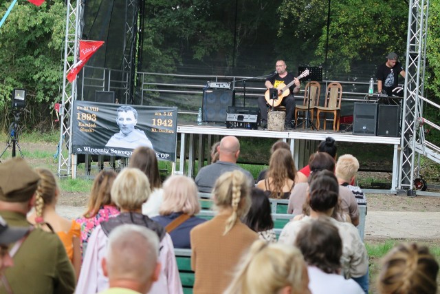 W lesie pod Starym Grodkowem odbył się II Opolski Festiwal Pamięci "Zawołać po imieniu".