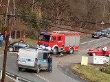 Nowy Sącz. Wypadek na ul. Barskiej, zderzyły się czołowo dwa samochody osobowe. Aż cztery osoby w szpitalu [ZDJĘCIA]