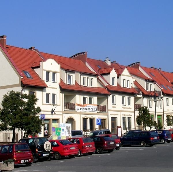 Siedzibą gminy jest miasto Ujazd, który liczy raptem 1,7 tys. mieszkańców.
