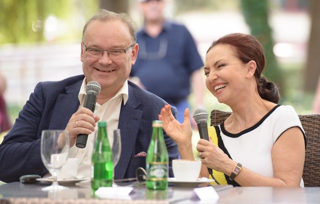 Grażyna Brodzińska, pierwsza dama polskiej operetki i Artur Jaroń dyrektor buskiego festiwalu.