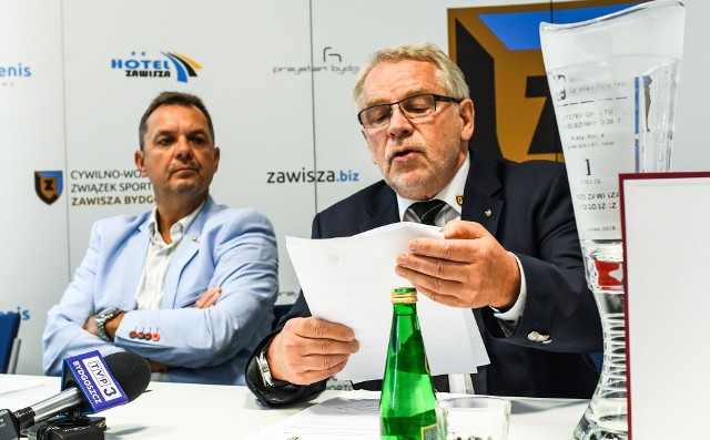 Prezes CWZS Waldemar Keister (z prawej) i wiceprezes Dariusz Bednarek na środowej konferencji. Na innych zdjęciach Waldemar Gospodarek (podnoszenie ciężarów).